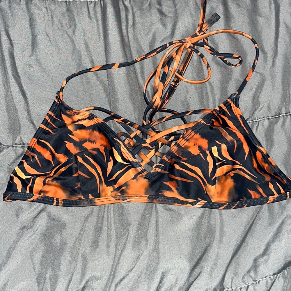 I am selling this Rue21 swim top.
